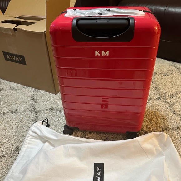 Away Handbags - Away luggage: The Bigger Carry On